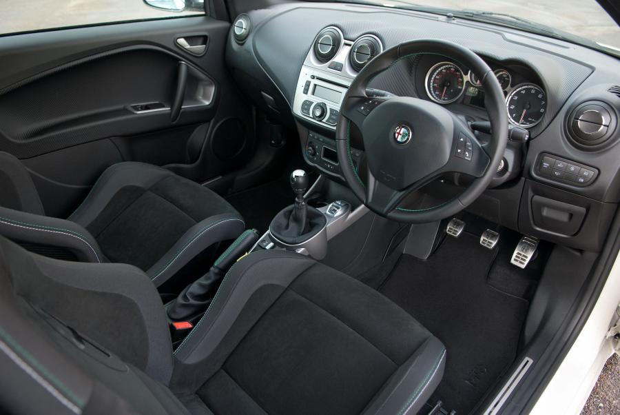 Торпедо Alfa Romeo MiTo Quadrifoglio Verde (955) 2011 года  (UK) (фото 10 из 18)